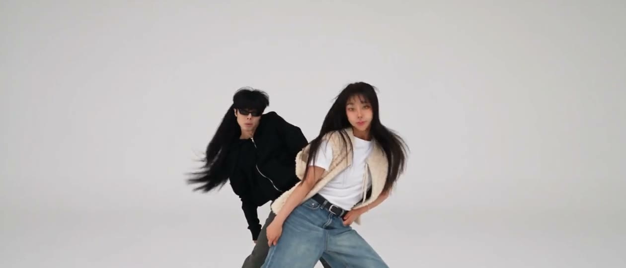안무를 배우지 않고 NEON 퍼포먼스에 참여하세요
