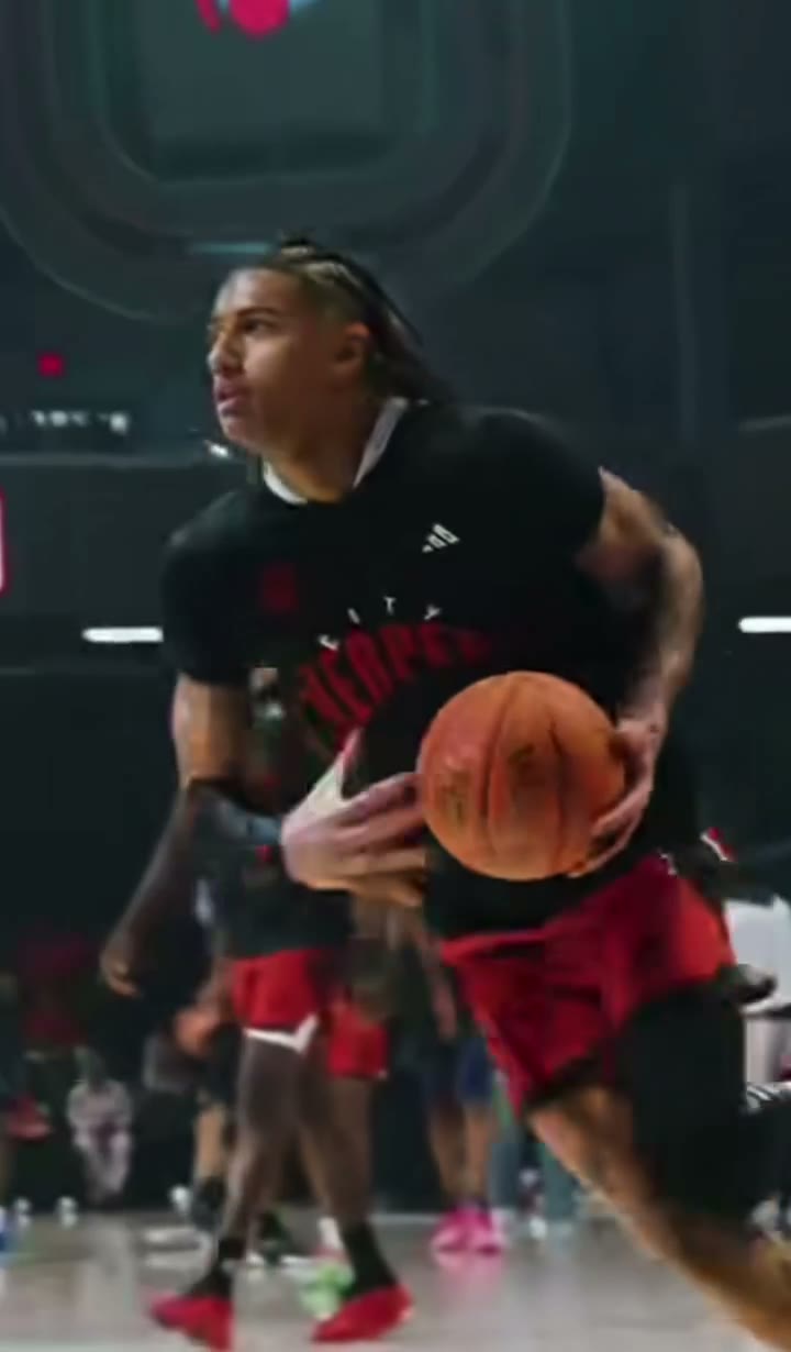 Put your own player at the center of the highlight — frame from the prepared AI Basketball Dunk sequence