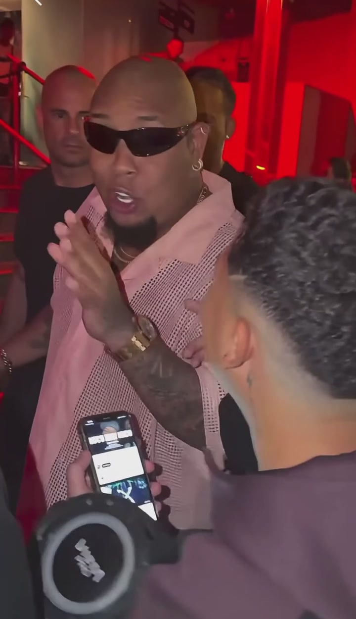 Original main performer in sunglasses and a light-pink shirt, the character to replace