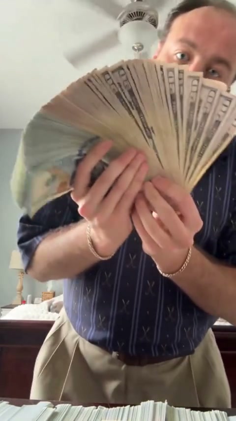 Keep the money spread and hand movements