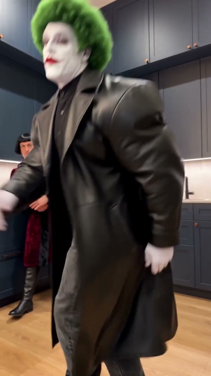 Costume kitchen relay
